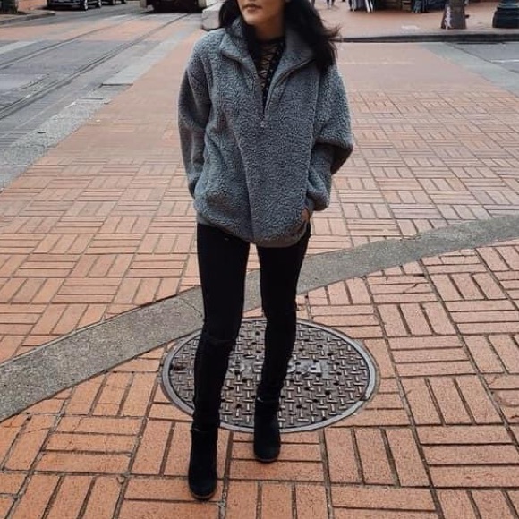 Express Teddy Pullover - Picture 4 of 4